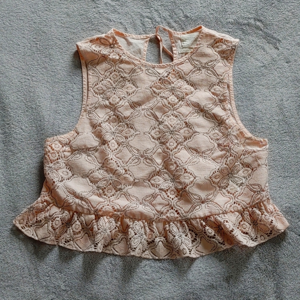 Small peach Urban Outfitter croptop